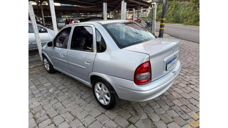 CHEVROLET - CORSA - 2000/2000 - Prata - R$ 16.900,00