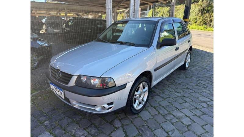 VOLKSWAGEN - GOL - 2004/2005 - Prata - R$ 25.900,00