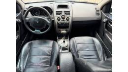 RENAULT - MÉGANE - 2007/2008 - Prata - R$ 26.900,00