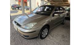 FORD - FOCUS - 2004/2005 - Prata - R$ 25.900,00