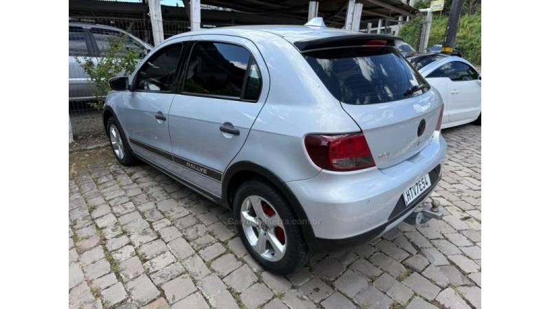 VOLKSWAGEN - GOL - 2010/2011 - Prata - R$ 36.900,00