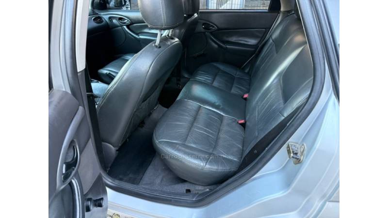 FORD - FOCUS - 2004/2004 - Prata - R$ 24.900,00