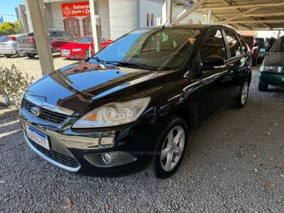 FORD - FOCUS - 2010/2010 - Preta - R$ 39.900,00