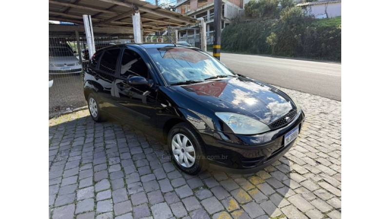 FORD - FOCUS - 2007/2008 - Preta - R$ 28.900,00