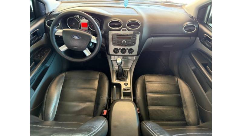 FORD - FOCUS - 2010/2010 - Preta - R$ 39.900,00