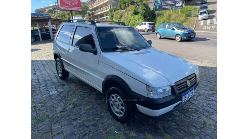 FIAT - UNO - 2011/2012 - Branca - R$ 23.900,00