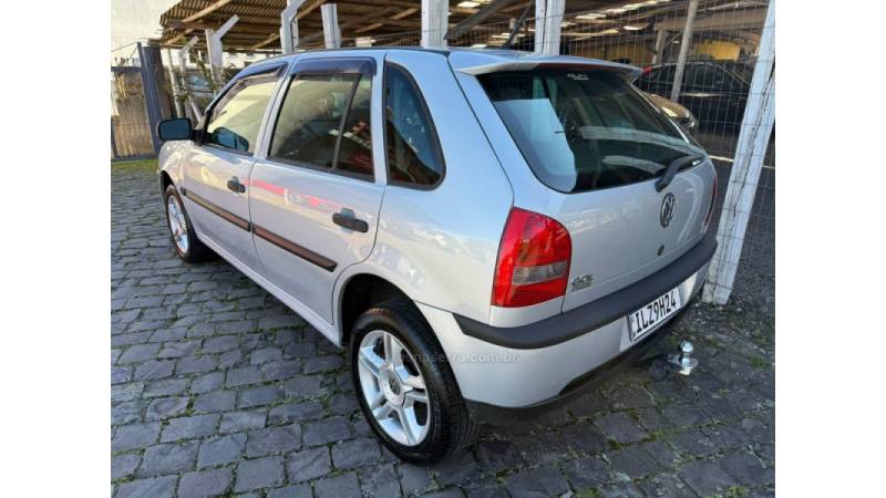 VOLKSWAGEN - GOL - 2004/2005 - Prata - R$ 25.900,00