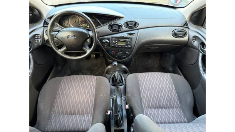 FORD - FOCUS - 2005/2005 - Prata - R$ 25.900,00