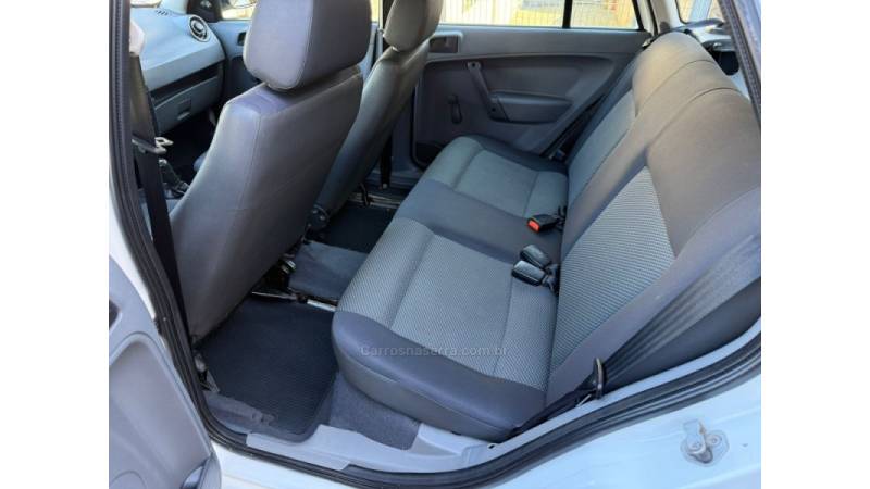 VOLKSWAGEN - GOL - 2011/2012 - Branca - R$ 25.900,00