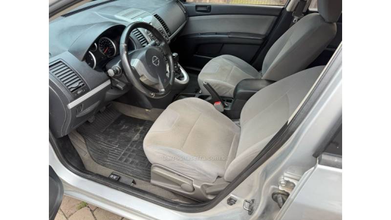 NISSAN - SENTRA - 2012/2013 - Prata - R$ 35.900,00