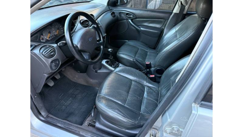 FORD - FOCUS - 2004/2004 - Prata - R$ 24.900,00