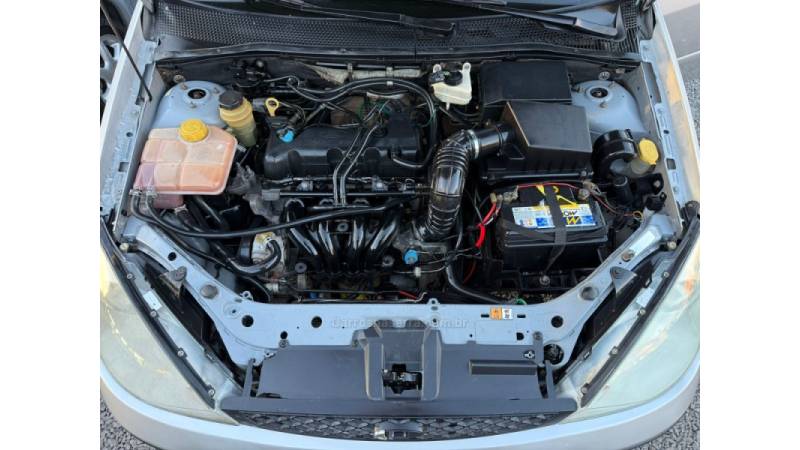 FORD - FOCUS - 2004/2004 - Prata - R$ 24.900,00