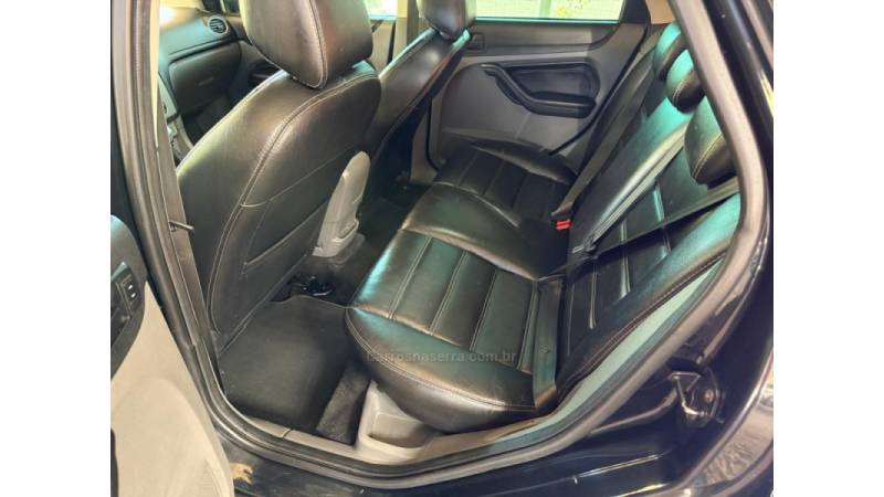 FORD - FOCUS - 2010/2010 - Preta - R$ 39.900,00