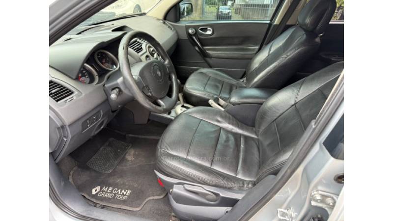 RENAULT - MÉGANE - 2007/2008 - Prata - R$ 26.900,00