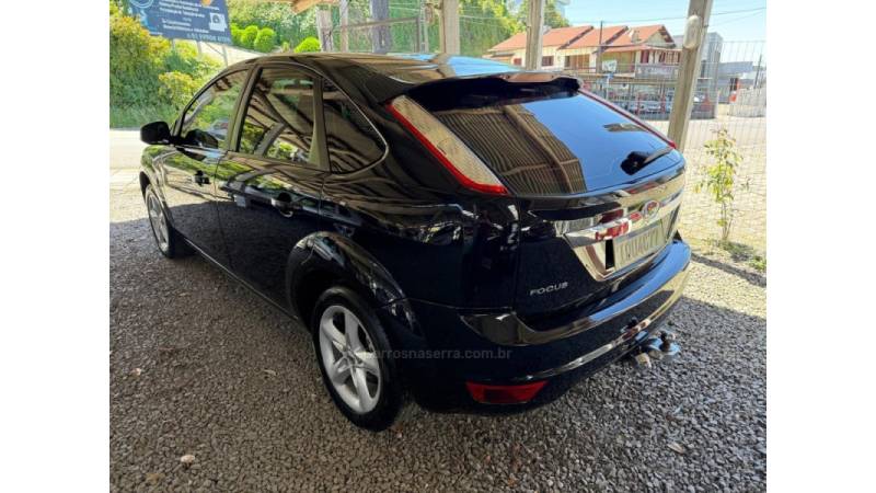 FORD - FOCUS - 2010/2010 - Preta - R$ 39.900,00