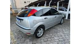 FORD - FOCUS - 2004/2004 - Prata - R$ 24.900,00