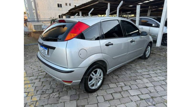 FORD - FOCUS - 2004/2004 - Prata - R$ 24.900,00