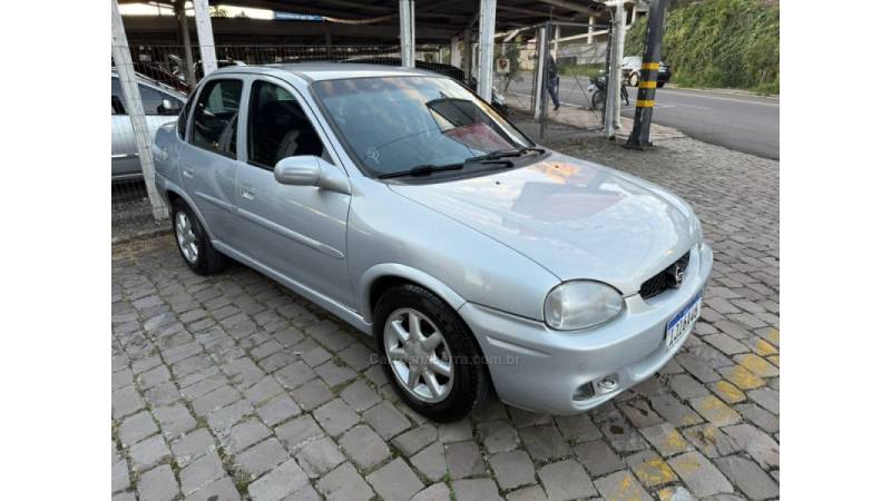 CHEVROLET - CORSA - 2000/2000 - Prata - R$ 16.900,00