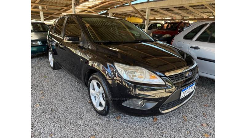 FORD - FOCUS - 2010/2010 - Preta - R$ 39.900,00