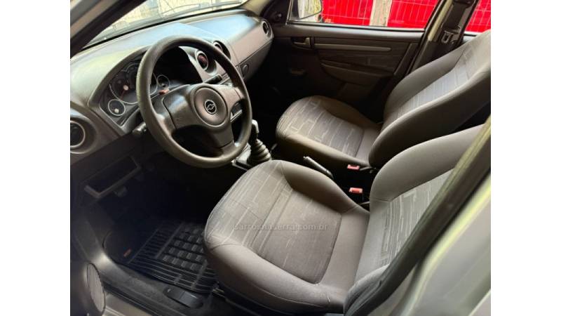 CHEVROLET - PRISMA - 2010/2011 - Prata - R$ 29.500,00