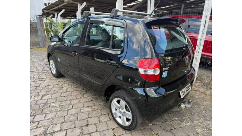 VOLKSWAGEN - FOX - 2009/2009 - Preta - R$ 28.900,00