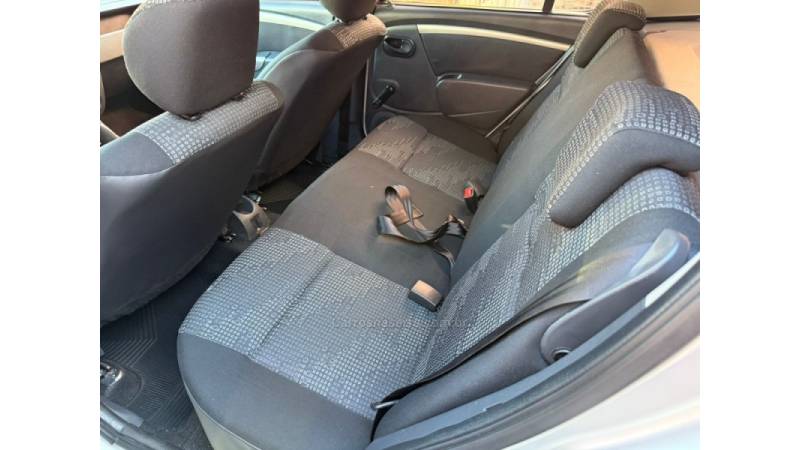 RENAULT - SANDERO - 2010/2010 - Prata - R$ 29.900,00