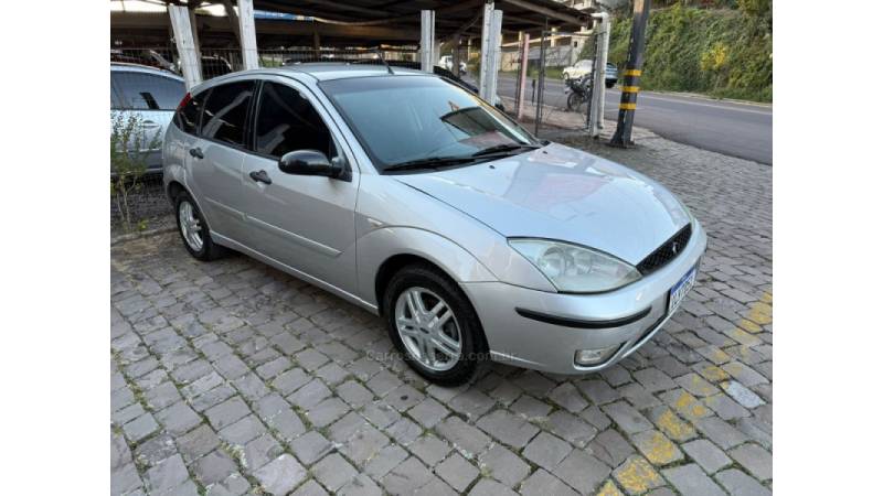 FORD - FOCUS - 2004/2004 - Prata - R$ 24.900,00