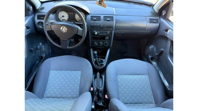 VOLKSWAGEN - GOL - 2004/2005 - Prata - R$ 25.900,00