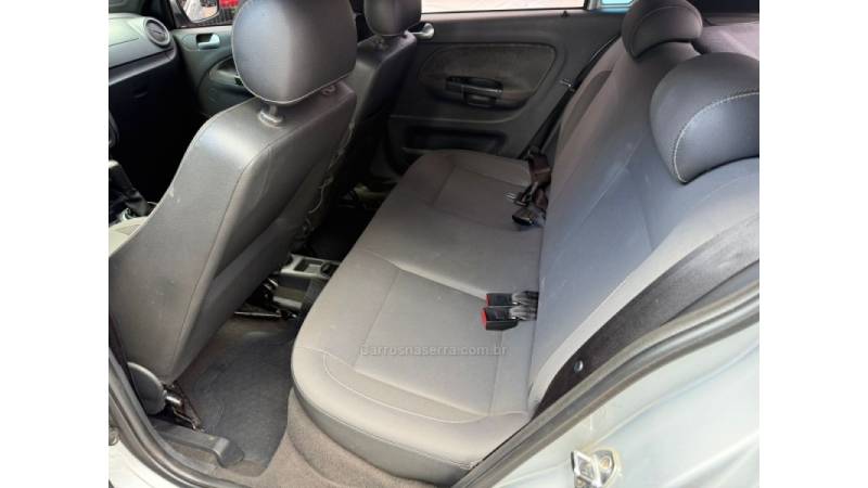 VOLKSWAGEN - GOL - 2010/2011 - Prata - R$ 36.900,00