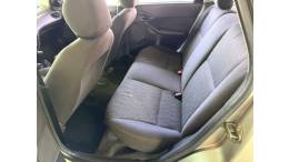 FORD - FOCUS - 2004/2005 - Prata - R$ 25.900,00