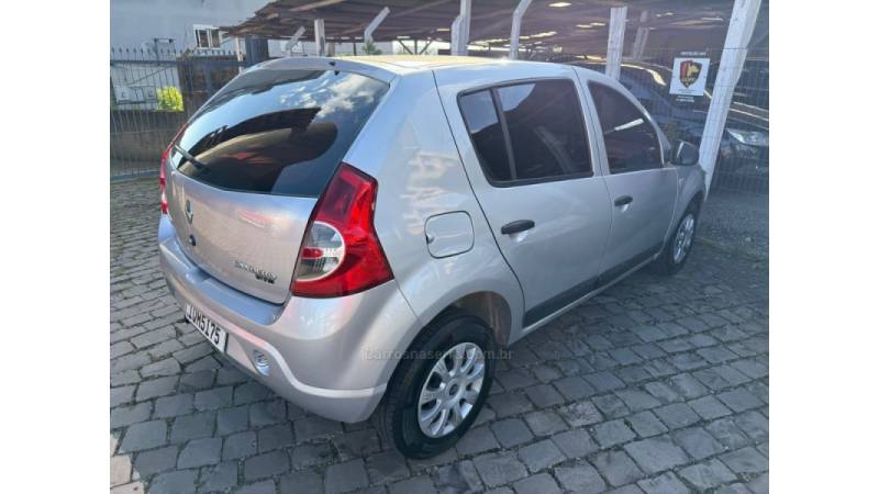 RENAULT - SANDERO - 2010/2010 - Prata - R$ 29.900,00