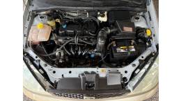FORD - FOCUS - 2004/2005 - Prata - R$ 25.900,00