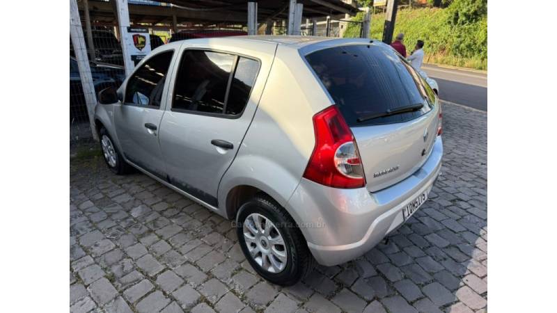 RENAULT - SANDERO - 2010/2010 - Prata - R$ 29.900,00