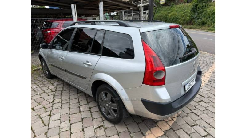 RENAULT - MÉGANE - 2007/2008 - Prata - R$ 26.900,00