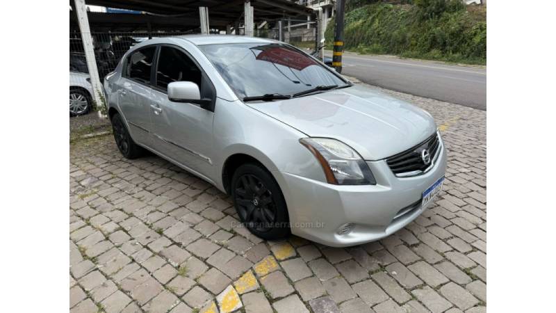 NISSAN - SENTRA - 2012/2013 - Prata - R$ 35.900,00